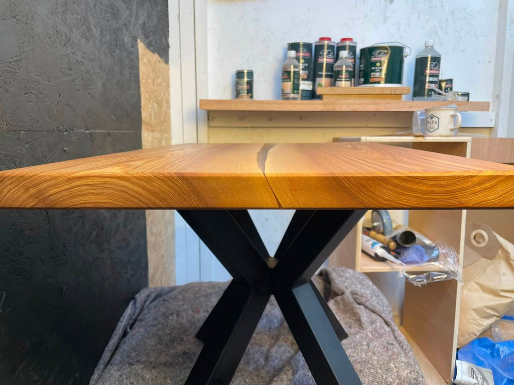 Table basse frêne massif et résine epoxy